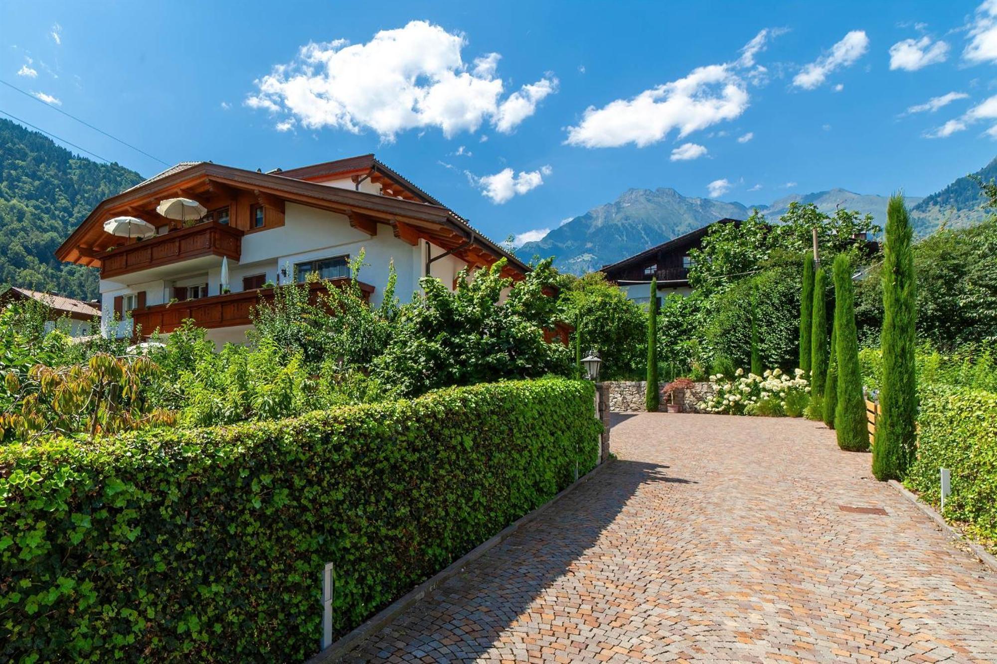 Appartementhaus Tratter Lagundo Bagian luar foto