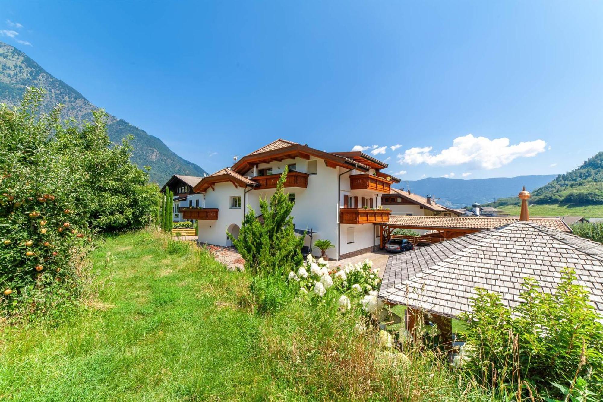 Appartementhaus Tratter Lagundo Bagian luar foto