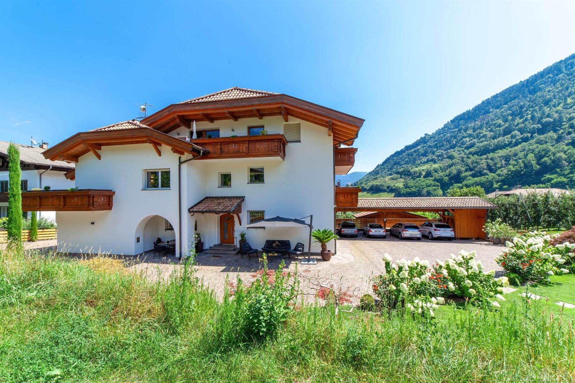Appartementhaus Tratter Lagundo Bagian luar foto
